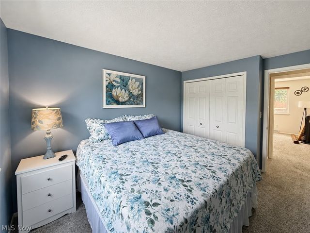 9274 Willow Lane, Olmsted Falls, OH 44138