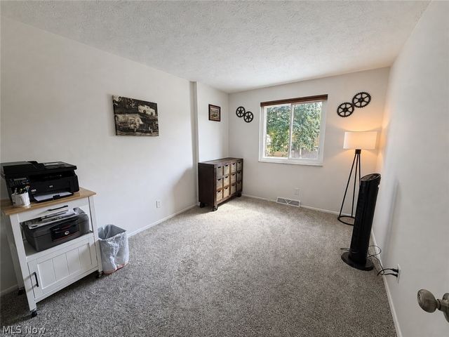 9274 Willow Lane, Olmsted Falls, OH 44138