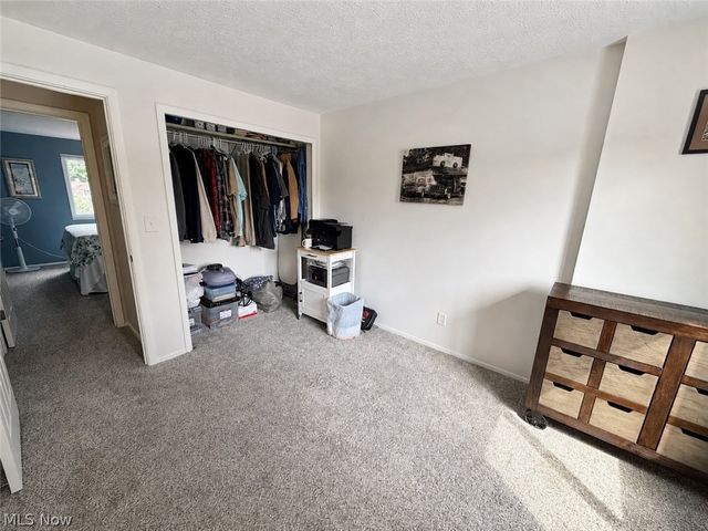 9274 Willow Lane, Olmsted Falls, OH 44138