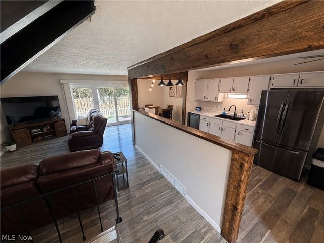9274 Willow Lane, Olmsted Falls, OH 44138