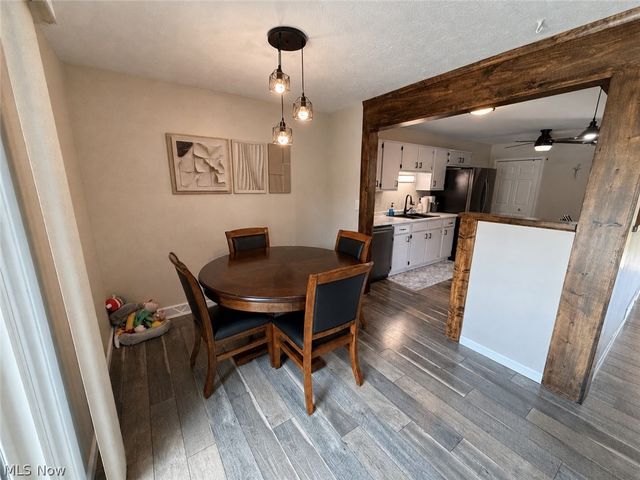 9274 Willow Lane, Olmsted Falls, OH 44138