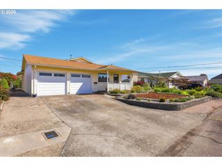 1323 GARDEN Way, Woodburn, OR 97071