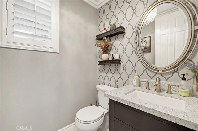 19890 Holly Drive, Saugus, CA 91350