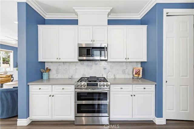 19890 Holly Drive, Saugus, CA 91350