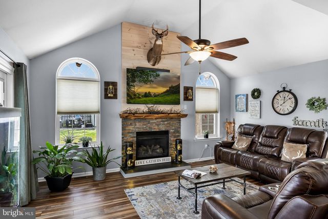 17 DELAWARE AVE, Hainesport, NJ 08036