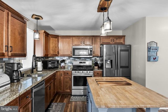 17 DELAWARE AVE, Hainesport, NJ 08036
