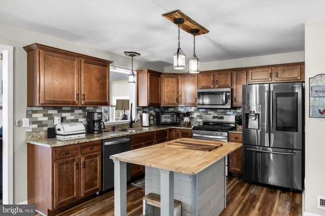 17 DELAWARE AVE, Hainesport, NJ 08036