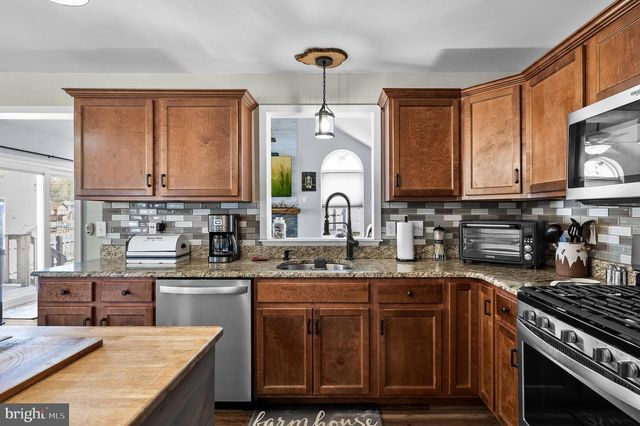 17 DELAWARE AVE, Hainesport, NJ 08036