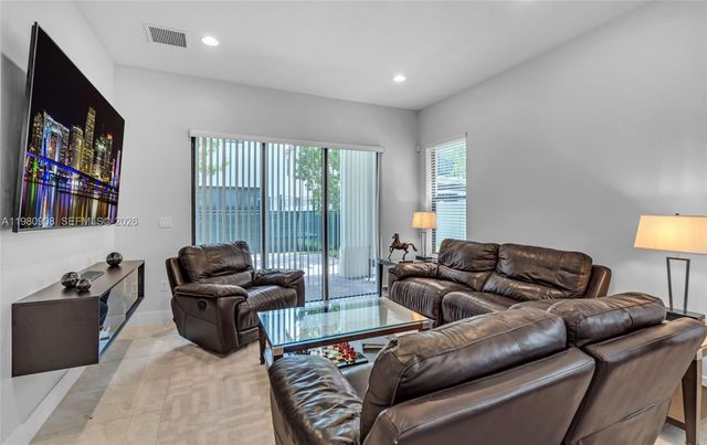 3274 W 96th Pl, Hialeah, FL 33018