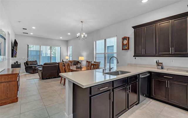 3274 W 96th Pl, Hialeah, FL 33018