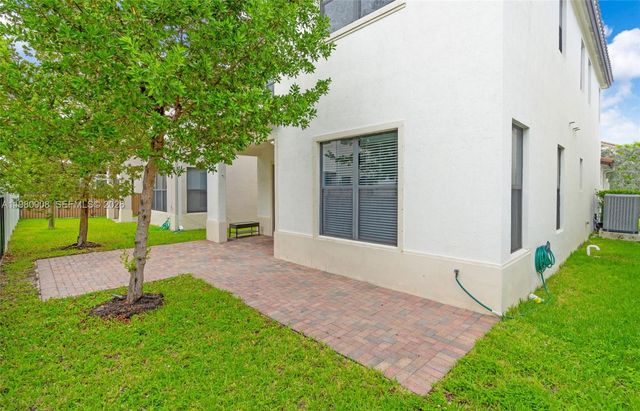 3274 W 96th Pl, Hialeah, FL 33018