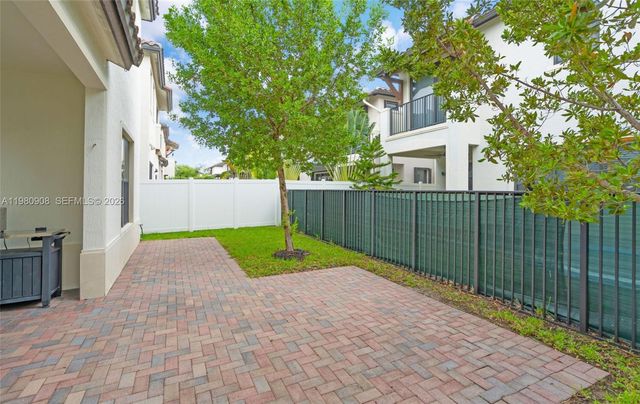 3274 W 96th Pl, Hialeah, FL 33018