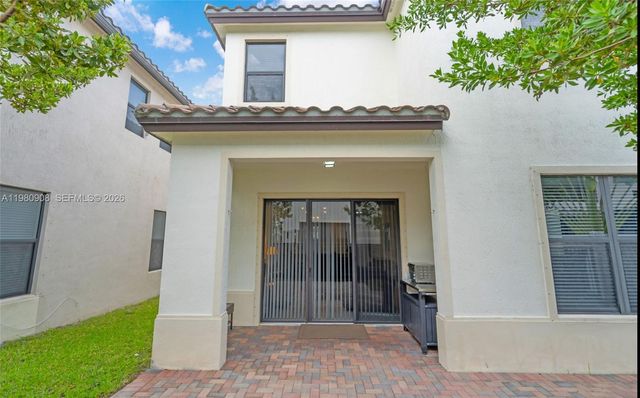 3274 W 96th Pl, Hialeah, FL 33018