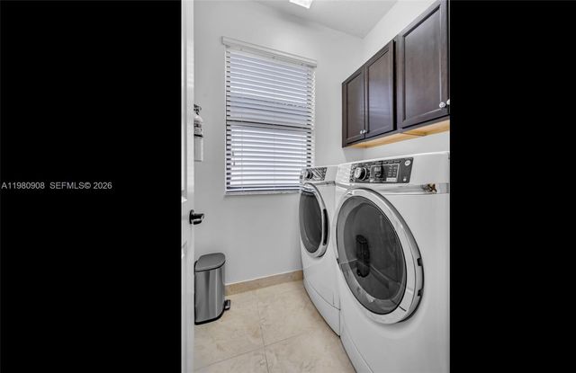 3274 W 96th Pl, Hialeah, FL 33018