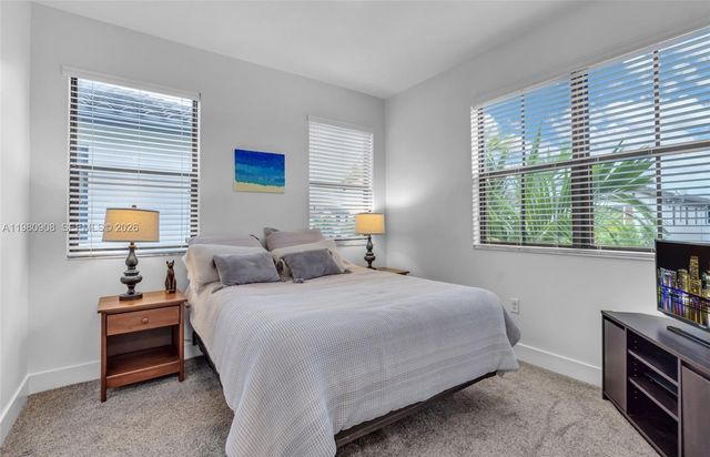 3274 W 96th Pl, Hialeah, FL 33018