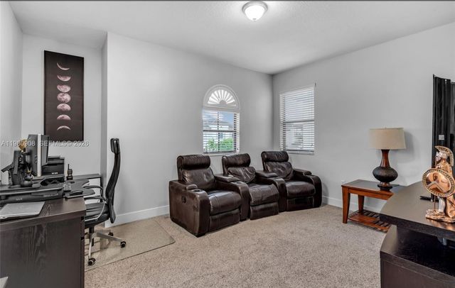 3274 W 96th Pl, Hialeah, FL 33018