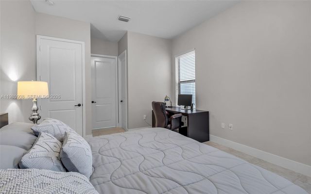 3274 W 96th Pl, Hialeah, FL 33018