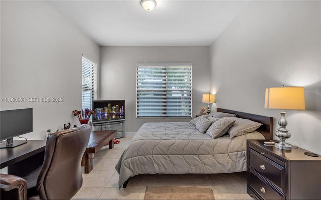 3274 W 96th Pl, Hialeah, FL 33018