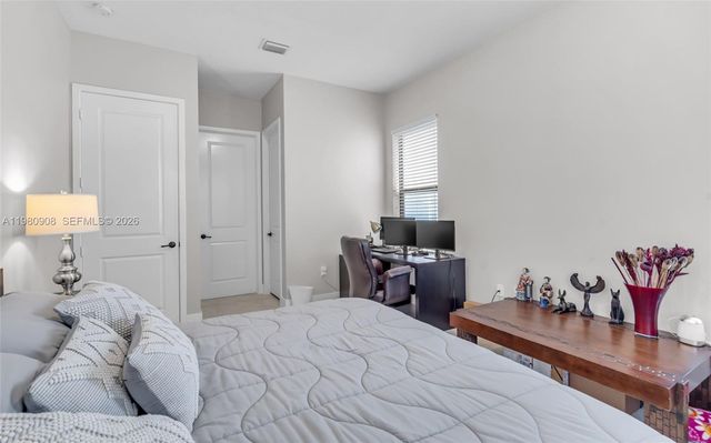 3274 W 96th Pl, Hialeah, FL 33018