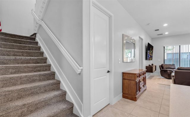 3274 W 96th Pl, Hialeah, FL 33018