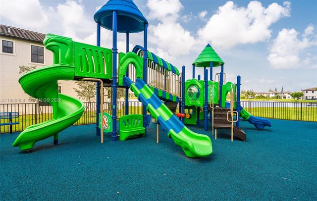 3274 W 96th Pl, Hialeah, FL 33018