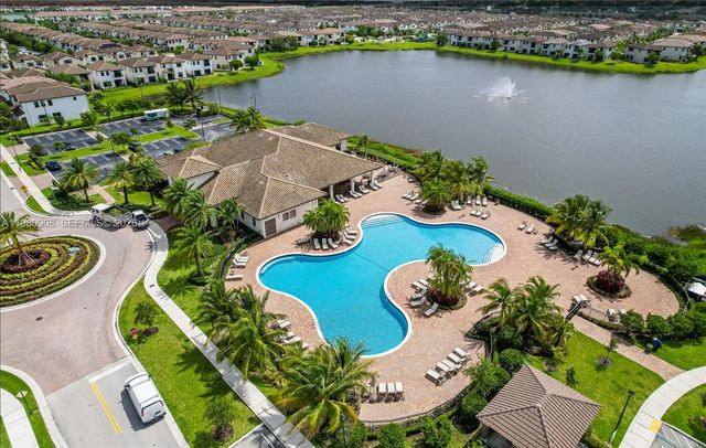 3274 W 96th Pl, Hialeah, FL 33018