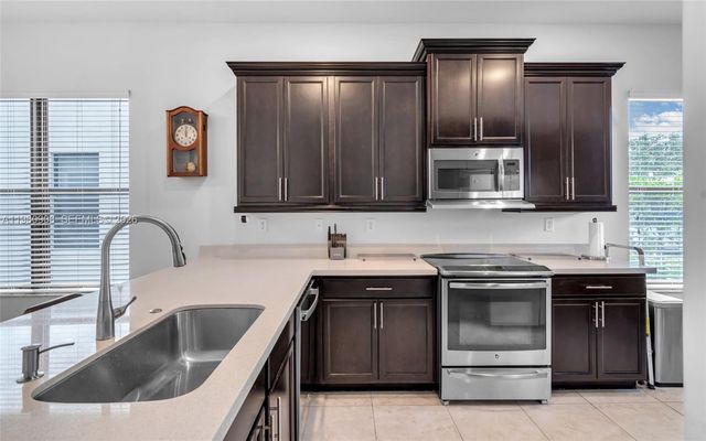 3274 W 96th Pl, Hialeah, FL 33018