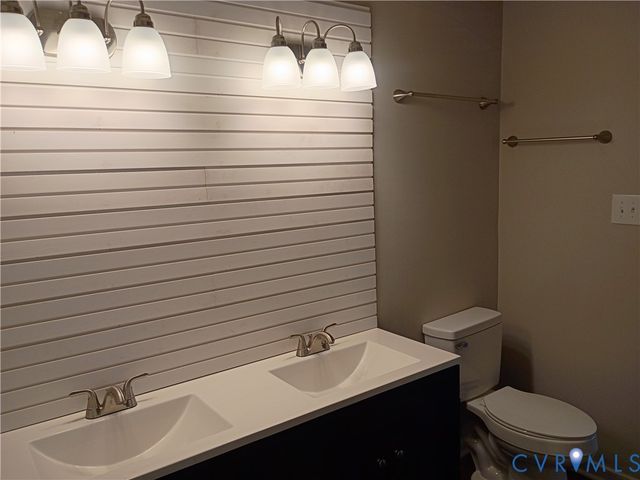 429 Hickorywood Cir, Richmond, VA 23223