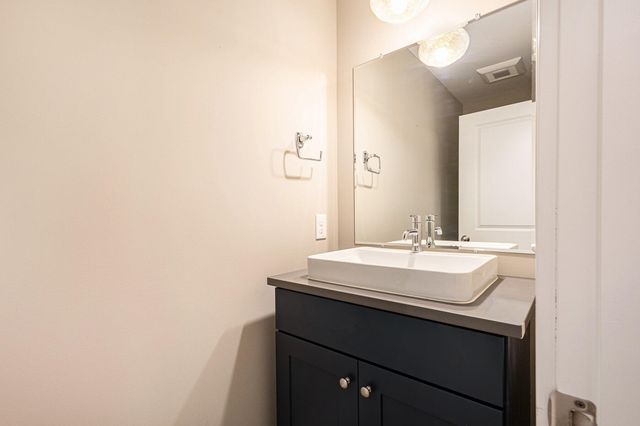 920 W Savidge Street 2, Spring Lake Vllg, MI 49456