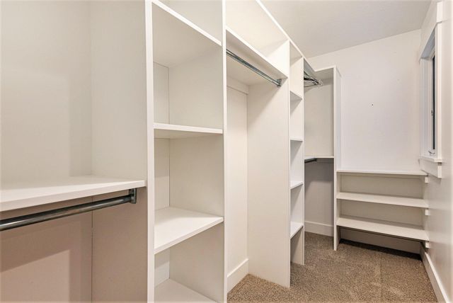 920 W Savidge Street 2, Spring Lake Vllg, MI 49456