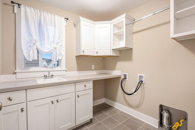 920 W Savidge Street 2, Spring Lake Vllg, MI 49456