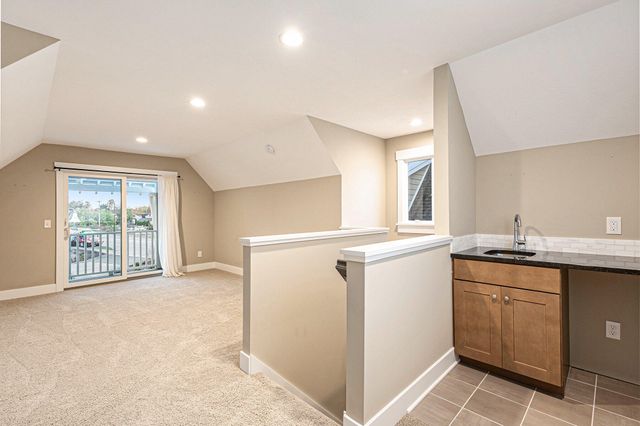 920 W Savidge Street 2, Spring Lake Vllg, MI 49456