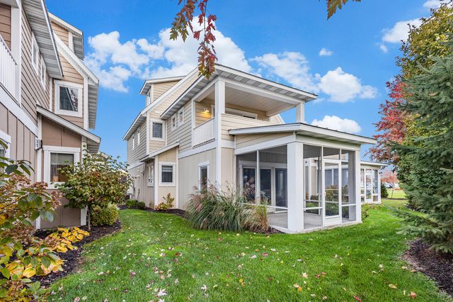 920 W Savidge Street 2, Spring Lake Vllg, MI 49456