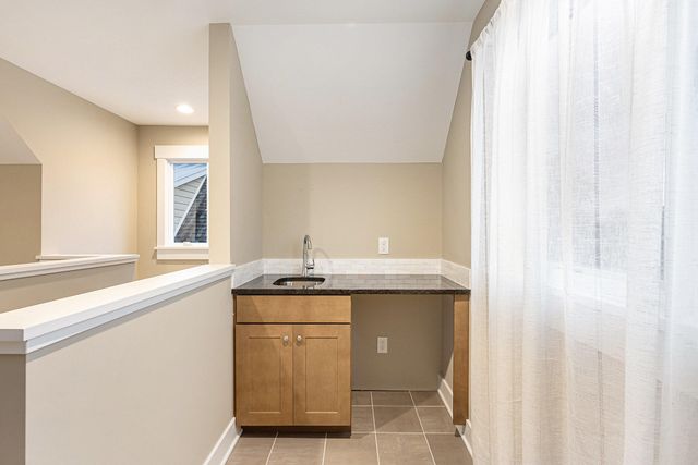 920 W Savidge Street 2, Spring Lake Vllg, MI 49456