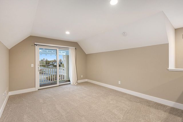 920 W Savidge Street 2, Spring Lake Vllg, MI 49456