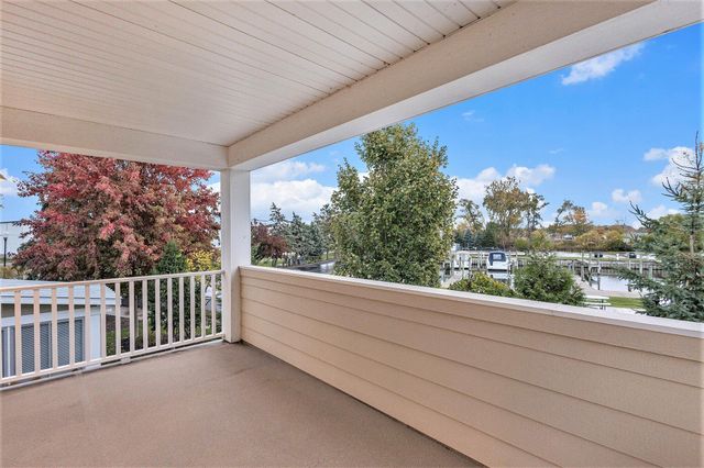 920 W Savidge Street 2, Spring Lake Vllg, MI 49456