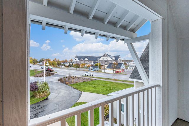 920 W Savidge Street 2, Spring Lake Vllg, MI 49456