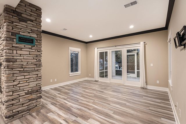 920 W Savidge Street 2, Spring Lake Vllg, MI 49456