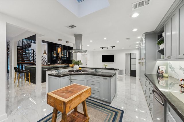 45 Patti Lynn Lane, Houston, TX 77024