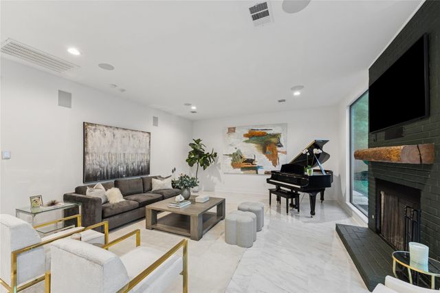 45 Patti Lynn Lane, Houston, TX 77024