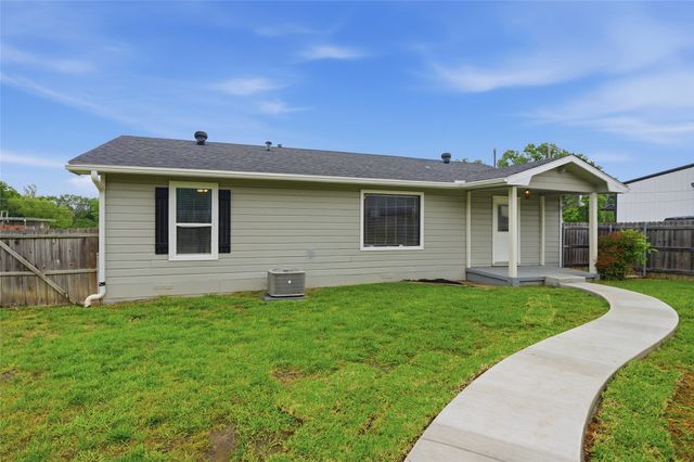 306 W Haning Street, Howe, TX 75459