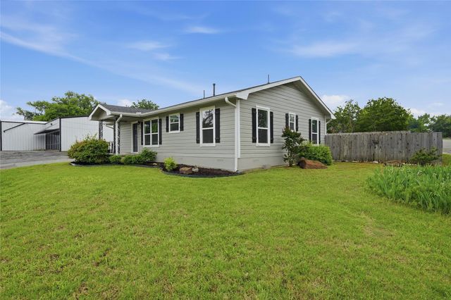 306 W Haning Street, Howe, TX 75459