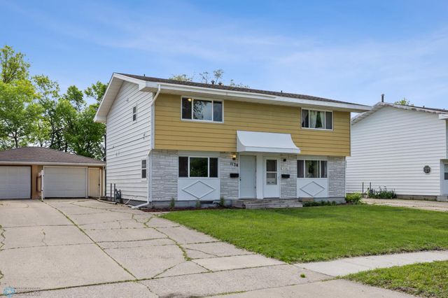 1138 20th Street N, Moorhead, MN 56560