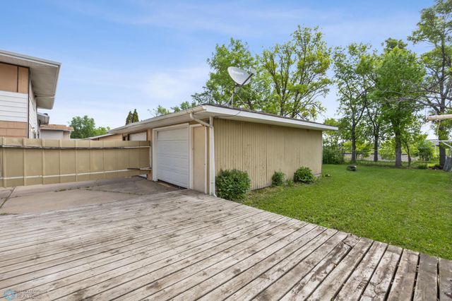 1138 20th Street N, Moorhead, MN 56560