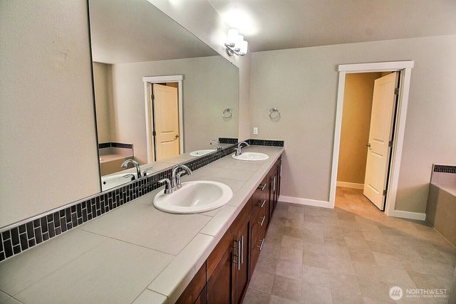 6321 Victoria Avenue SE, Auburn, WA 98092