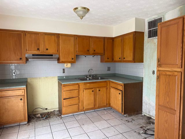 3587 Skyview Drive, Huntington, WV 25701