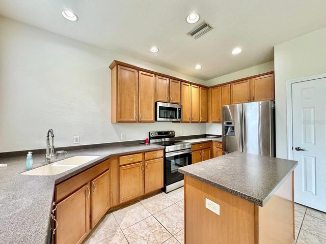 9614 OAK GLADE AVENUE, Tampa, FL 33647