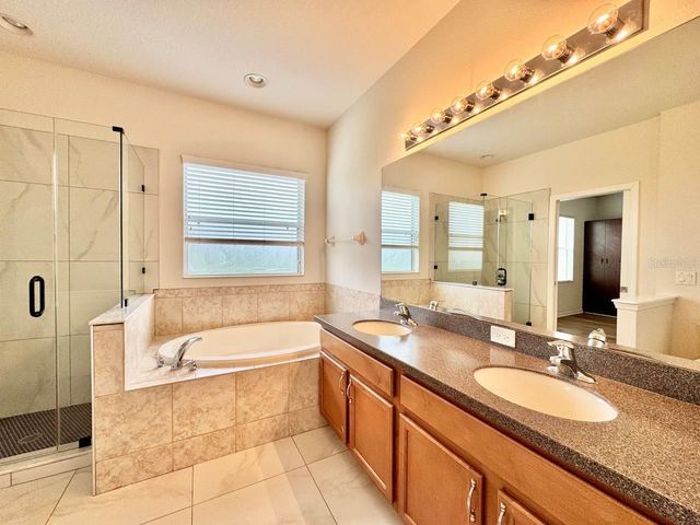 9614 OAK GLADE AVENUE, Tampa, FL 33647
