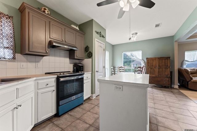 1300 Buffalo Hollow Ct, Zachary, LA 70791
