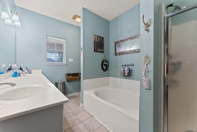 1300 Buffalo Hollow Ct, Zachary, LA 70791